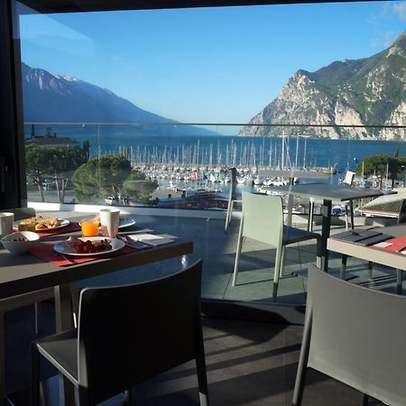 Hotel Riviera Riva del Garda Exteriör bild