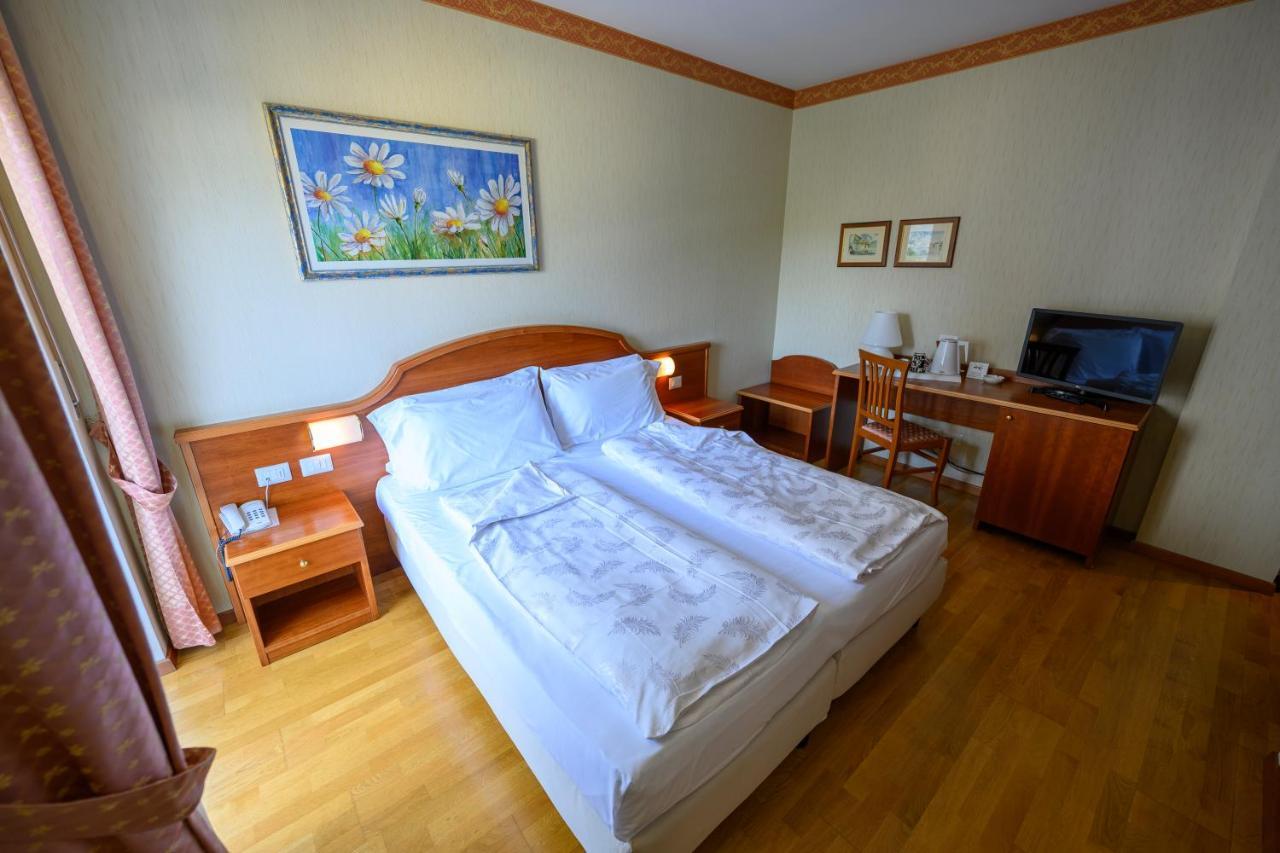 Hotel Riviera Riva del Garda Rum bild