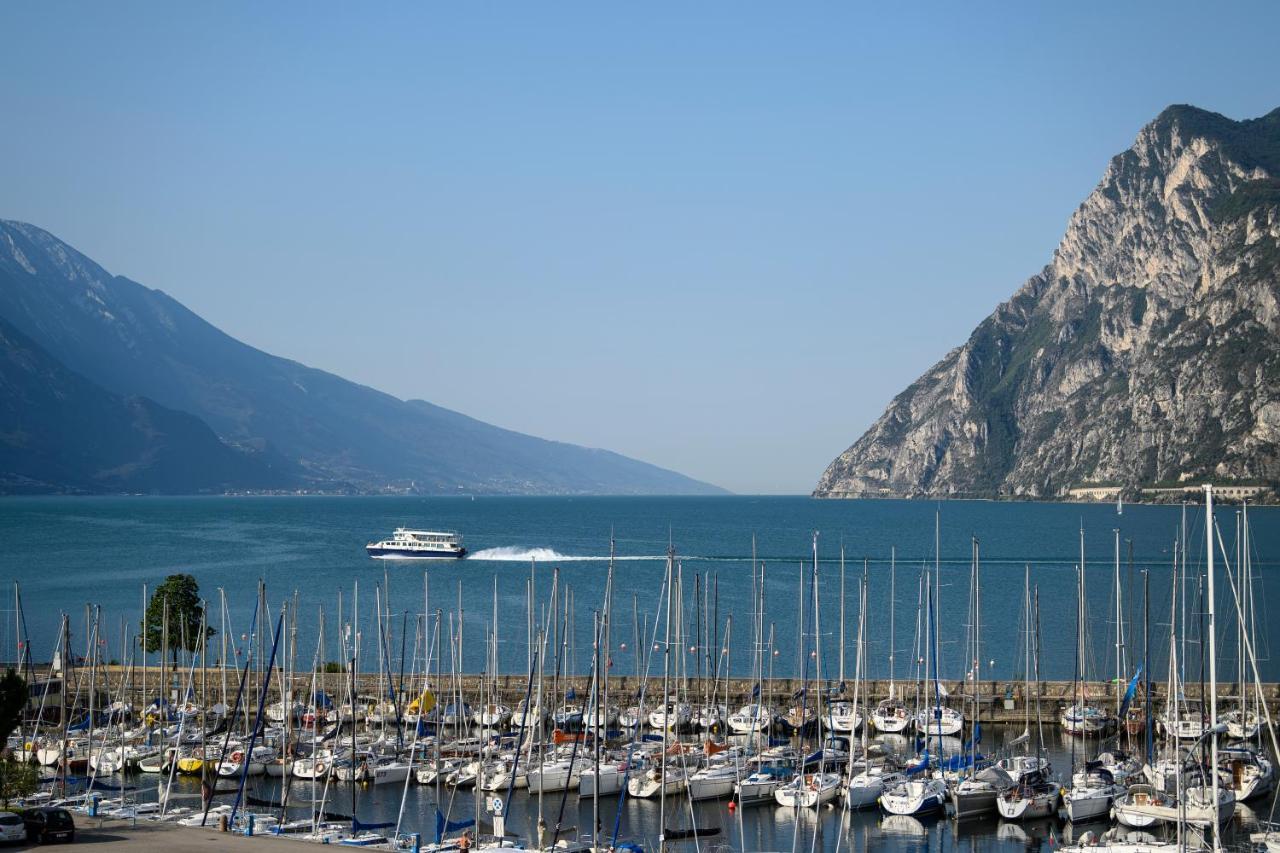 Hotel Riviera Riva del Garda Exteriör bild