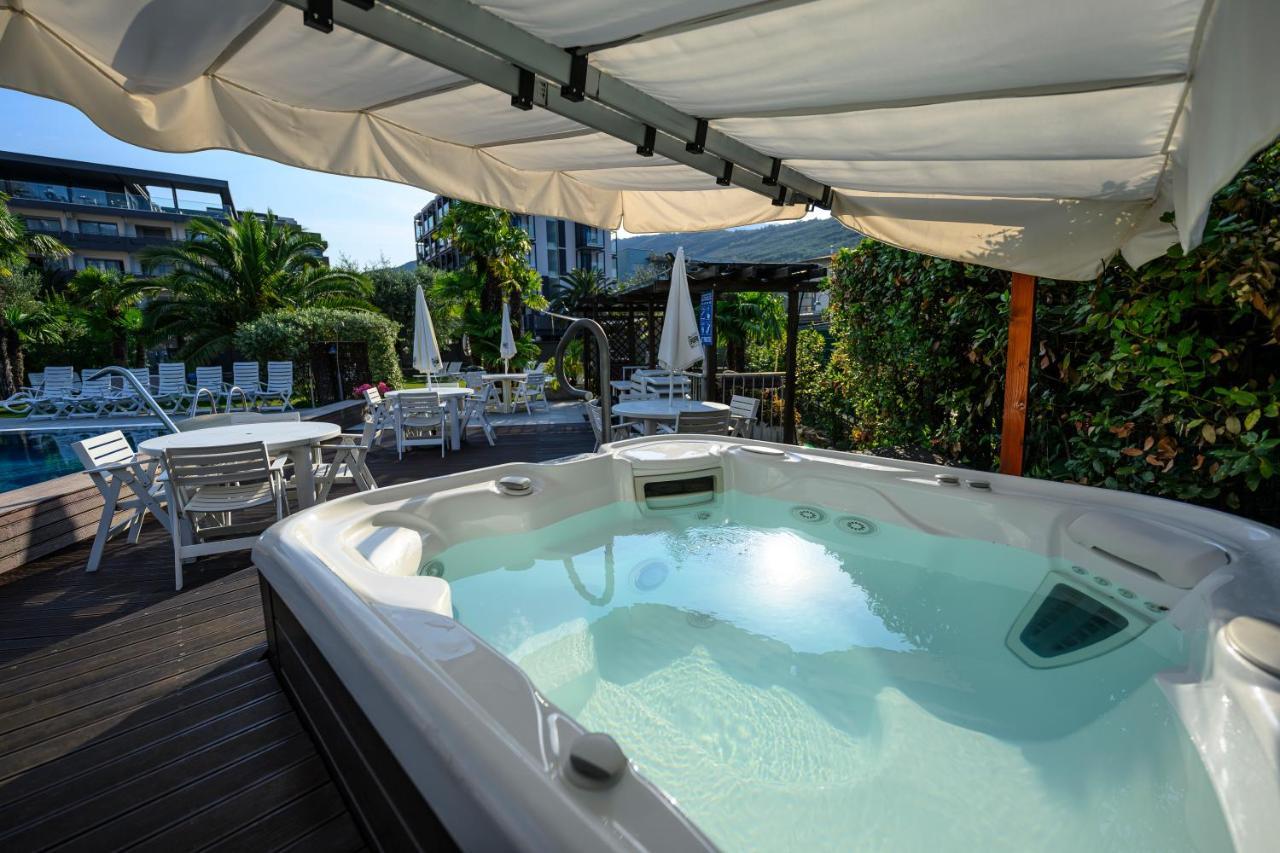 Hotel Riviera Riva del Garda Exteriör bild