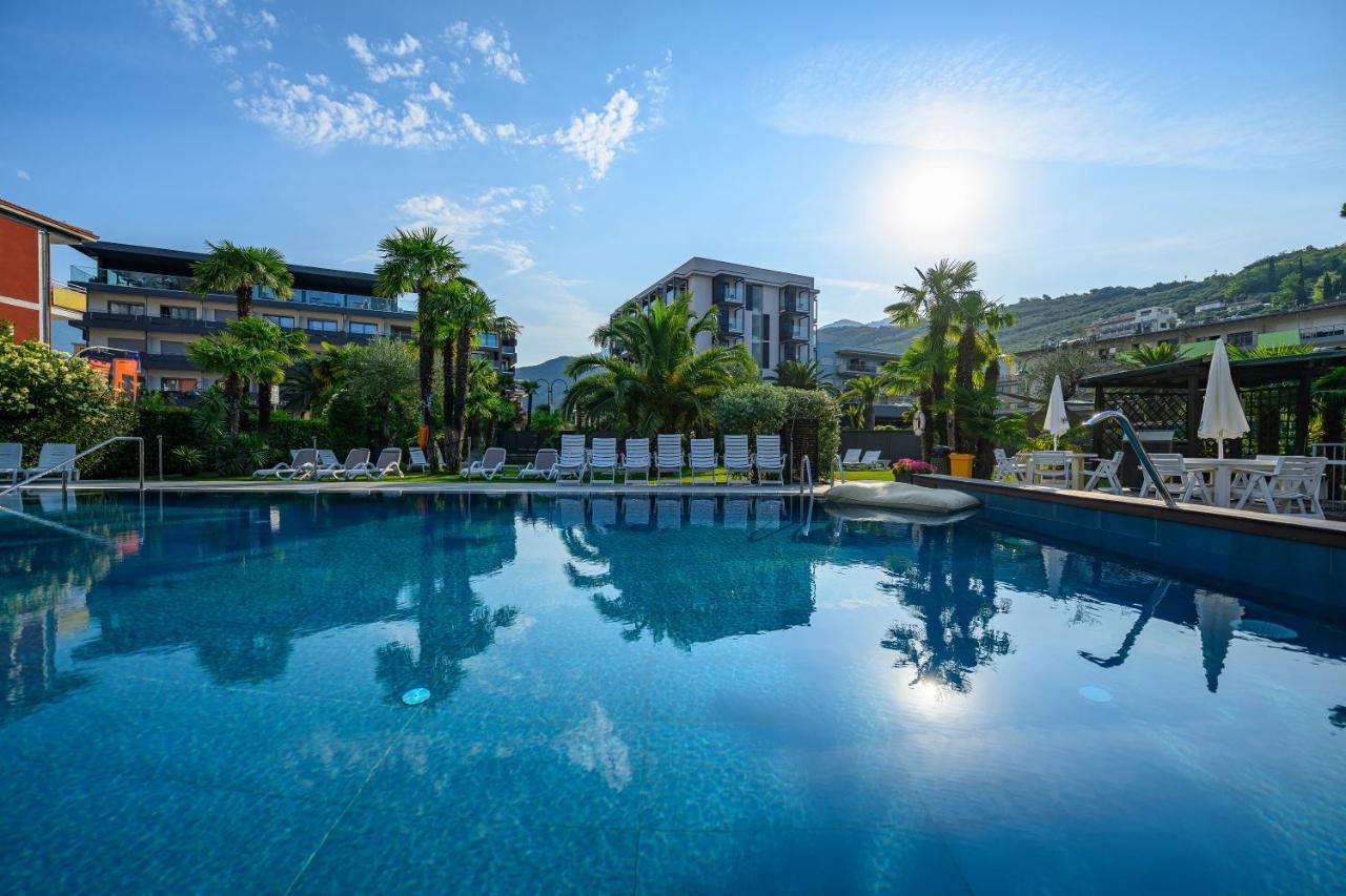 Hotel Riviera Riva del Garda Exteriör bild