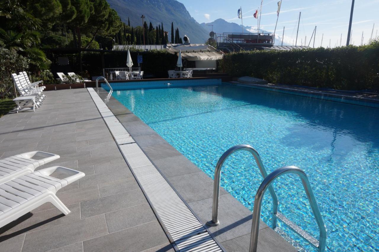Hotel Riviera Riva del Garda Exteriör bild